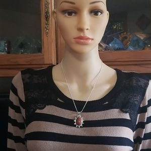 Women silver necklace with pendant